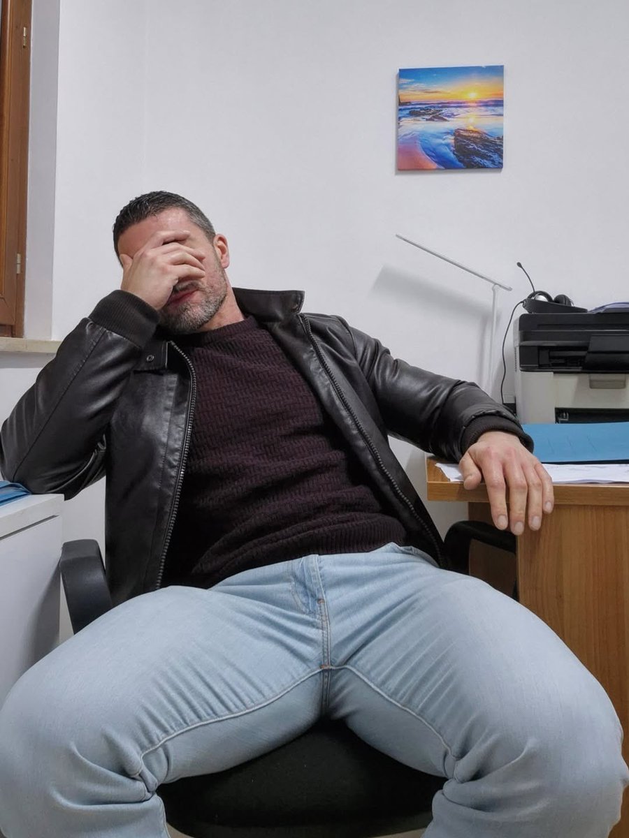 mariolcyrus's tweet image. Ig: leonedellaluna #blackleatherjacket #leatherjacket #jacket #blackjacket #fetish #leatherjacketfetish #leather #leathermen #leatherman #instagram #men #clothes #menclothes