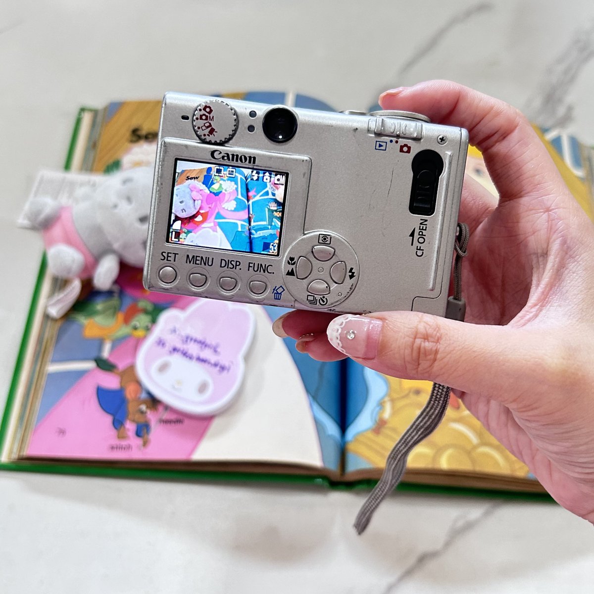 _ggoodgirll_'s tweet image. Canon ixy400 (rare)แฟลชได้ ซูมได้  เต็มระบบ🤩 จึ้งตัวนี้ ใช้ปกติเลย 
ตำหนิ🌈-
สิ่งที่ได้รับ🍒 กล้อง แบต เมม
🐇🌸 2590 รวมส่ง #กล้องดิจิตอลมือสอง  #กล้องดิจิตอลเก่า  #กล้องดิจิตอล