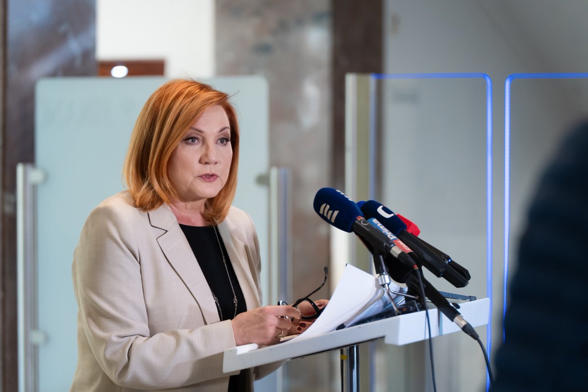 Alena Schillerová tweet media