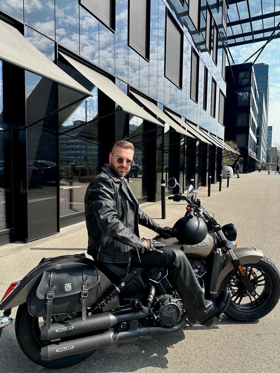Edijs Grants #blackleatherjacket #leatherjacket #jacket #blackjacket #fetish #leatherjacketfetish #leather #leathermen #leatherman #instagram #men #clothes #menclothes
