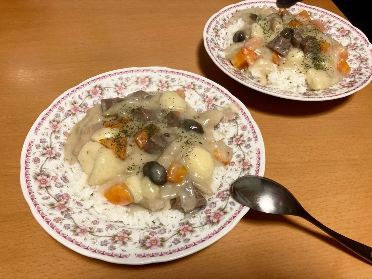クレアおばさんのシチューを
おいっこと食べるの図