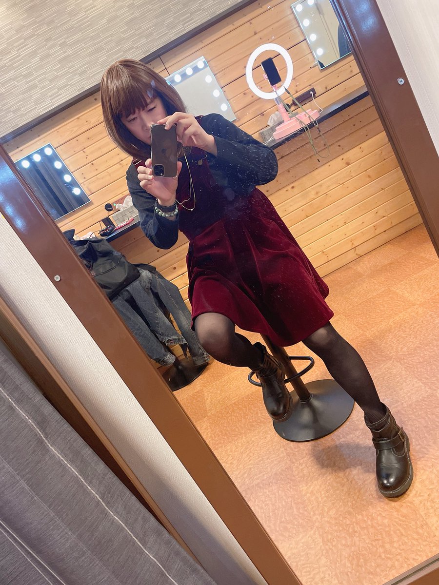 みなさんこんばんは
画像は前に通天小町で女装した時のやつです。