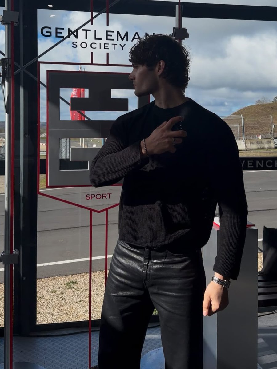 mariolcyrus's tweet image. Erik Mei #blackleatherjacket #leatherjacket #jacket #blackjacket #fetish #leatherjacketfetish #leather #leathermen #leatherman #instagram #men #clothes #menclothes