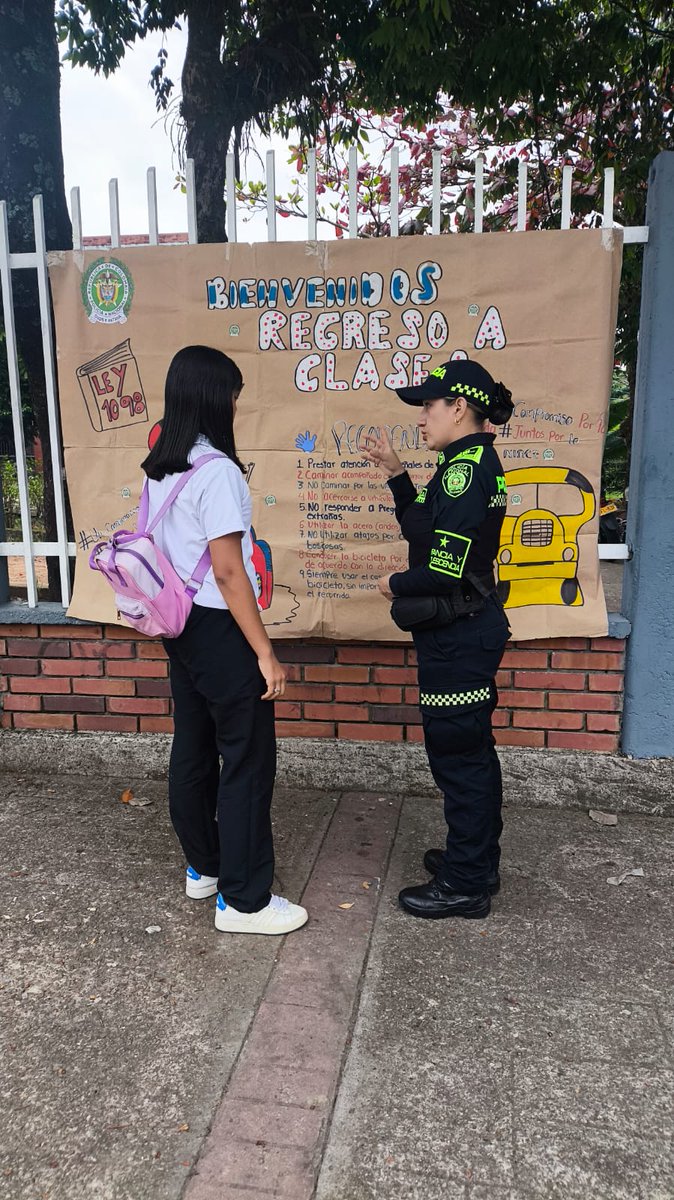PoliciaCasanare's tweet photo. En Monterrey, @ProteccionPonal , la Policía Nacional, en el marco del REGRESO A CLASES, se desarrollaron jornadas de acompañamiento dirigidas a la comunidad estudiantil de la escuela normal superior  orientadas a fortalecer entornos escolares seguros
#SemanaSantaSegura https://t.co/Ng8LyC629Q