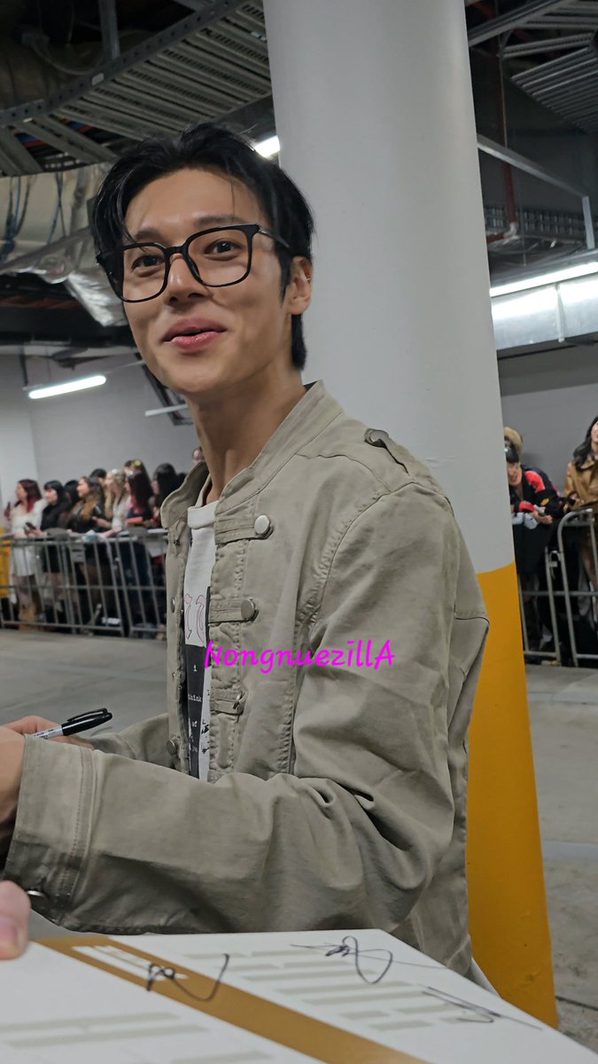 NongNueZillA🧙 tweet media