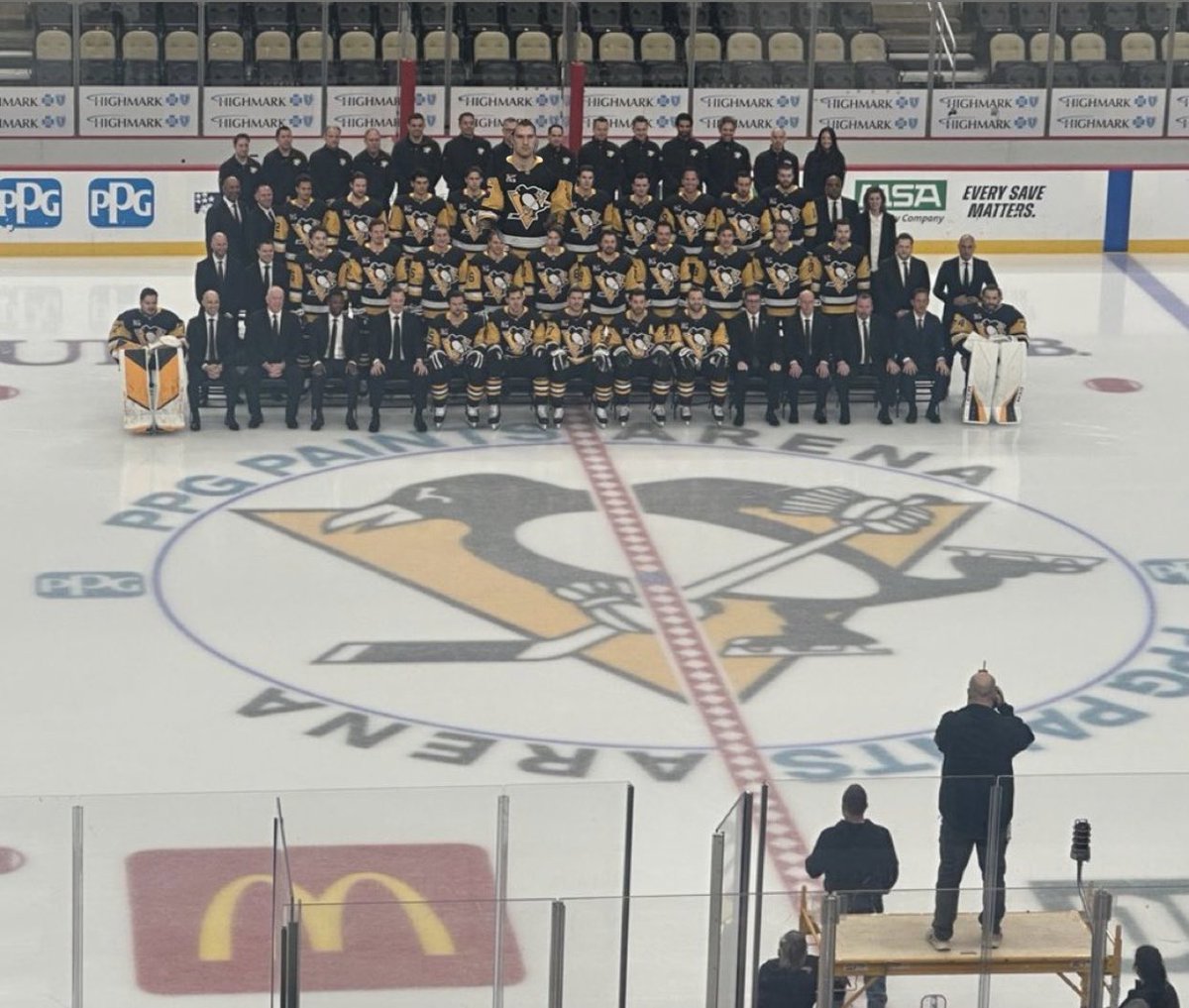 Penguins Jesus tweet media