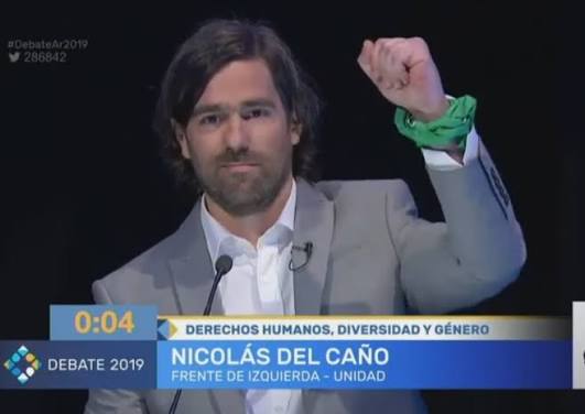 3 veces se tapó el baño en la cápsula espacial Orion y las 3 veces lo destapó la mujer astronauta.