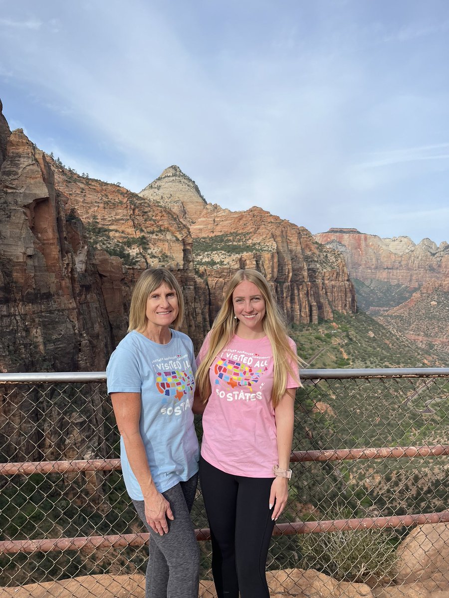 breebreenikki's tweet photo. My mom and I are officially 50 Staters 🇺🇸 https://t.co/ElOy2bQeZp