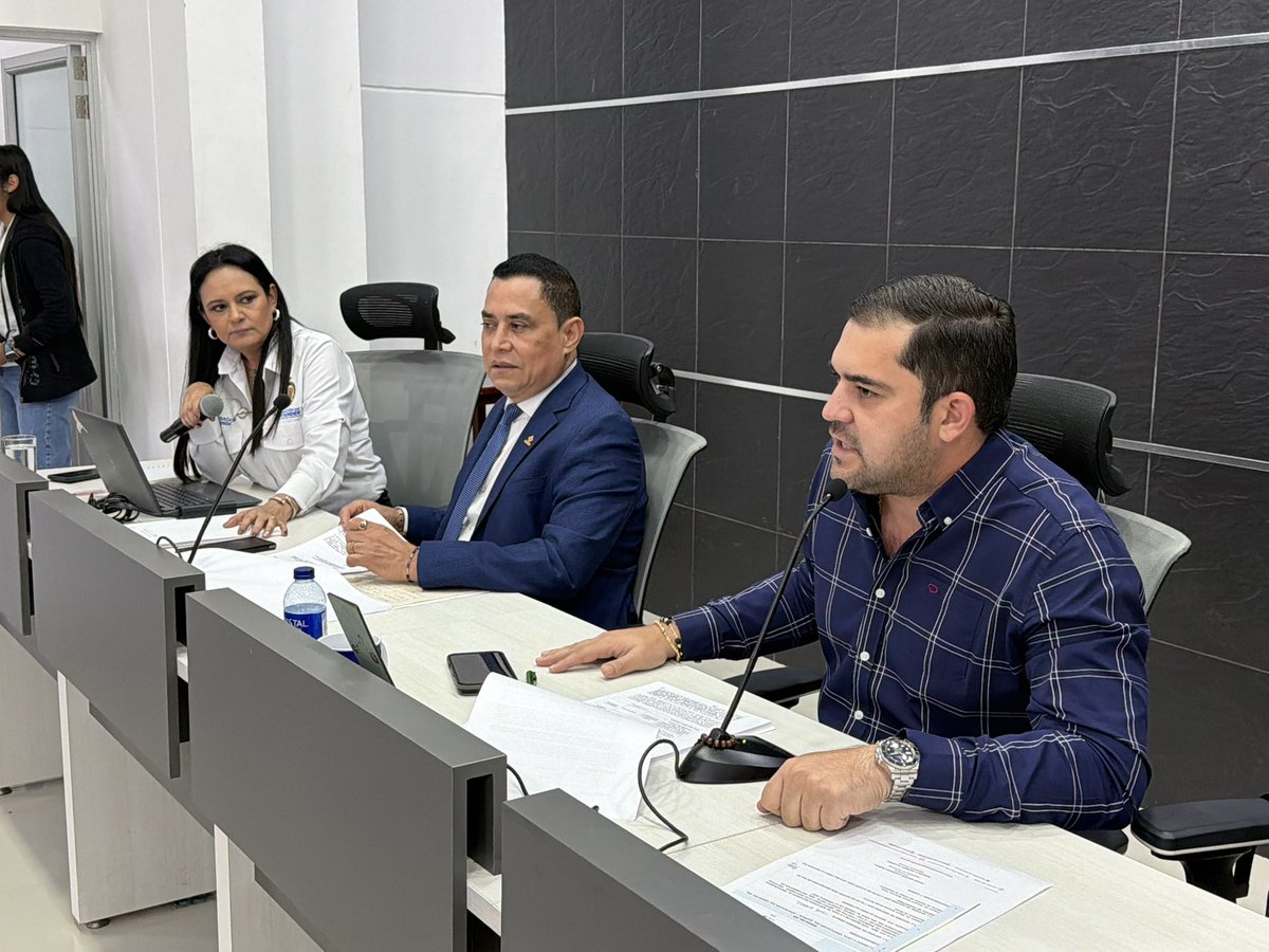 addsantander's tweet photo. 🔵 En vivo | Sesión plenaria
Iniciamos jornada con la rendición de informes de gestión y planes de acción de la Secretaría de Salud y OGRD y estudio en segundo debate del P.O 012 de 2026.

Siga la transmisión ⬇️

https://t.co/lv83XX3pIm https://t.co/OTtTcdJAJR