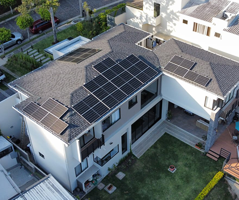InverlecSolar's tweet photo. En residencias con consumos superiores a $300 al mes, la energía solar deja de ser un lujo y se convierte en una decisión financiera inteligente para proteger y optimizar tu patrimonio. https://t.co/bTDL91satG
