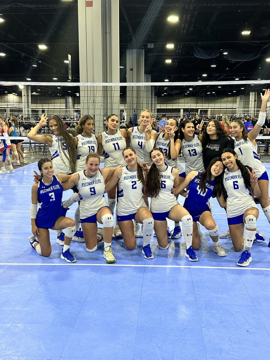 jermolineyvb's tweet photo. Had a blast in Atlanta!! Even left with a new neck charm😝 #2ndPlace https://t.co/C9jyFiVxyn