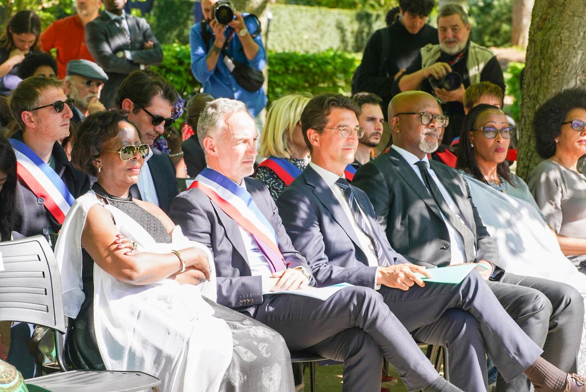 OIFrancophonie's tweet image. La Secrétaire générale de la #Francophonie, @LMushikiwabo, a pris part à la cérémonie organisée par la Ville de Paris à l’occasion de la 32ᵉ commémoration du génocide perpétré contre les Tutsi au #Rwanda.

En présence du Maire de Paris, Emmanuel Grégoire, de l’Ambassadeur du