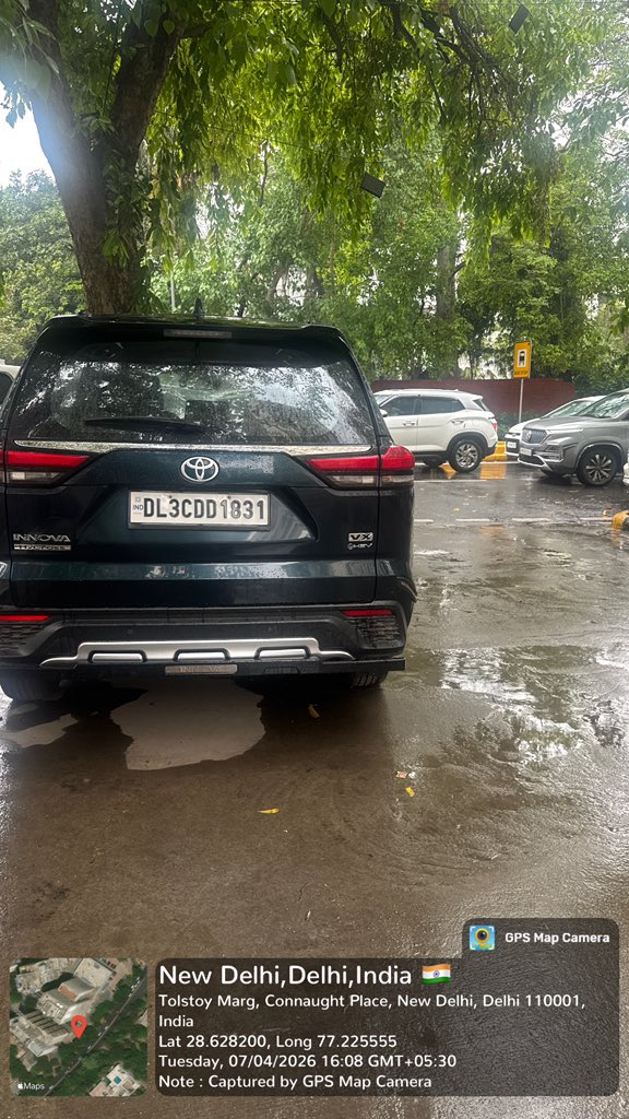 vinejain's tweet photo. Parked at no parking area @dtptraffic @DelhiPolice https://t.co/b4Kl1d4COa