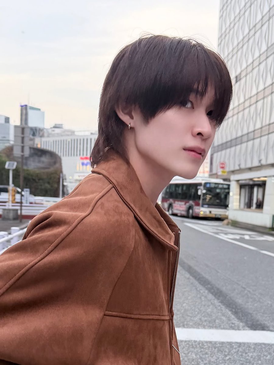 𝐭𝐨𝐨 𝐟𝐥𝐲 𝐭𝐨 𝐜𝐚𝐫𝐞🌗 tweet media