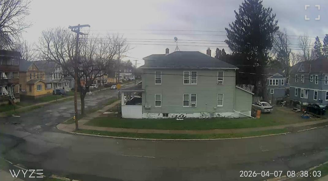 wspickerman's tweet image. 8 a.m. real-time weather. Things could be a little slick out there from last night's rain and snow mix. A few flurries falling. Current  temp 30 F with a windchill of 20 F. 
Brrr 🥶  #SouthernTier #NYwx 
@NWSBinghamton 
Bring back spring 🌼 🌸