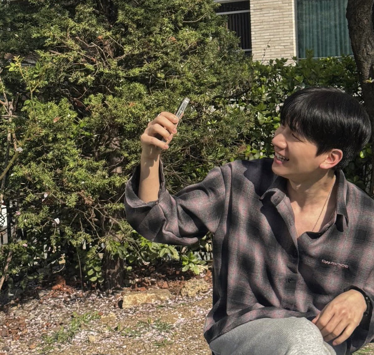 jeonghan & hyuk cherry blossom date😄🌸