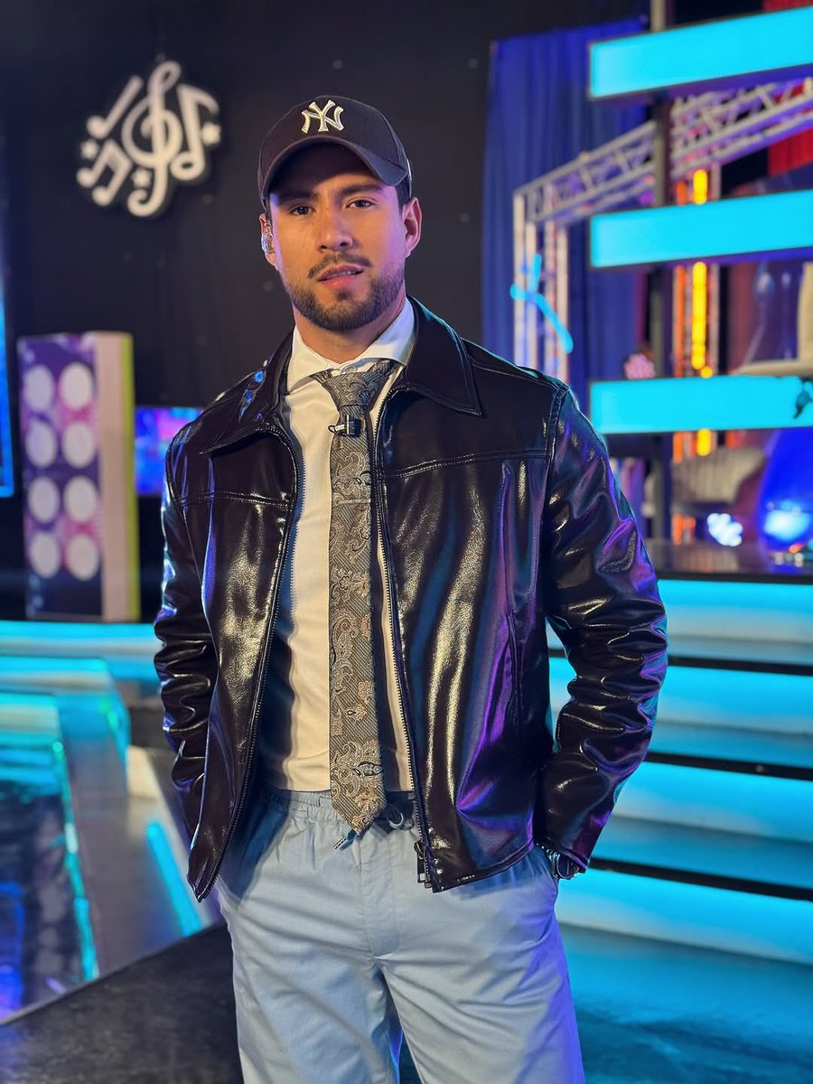 mariolcyrus's tweet image. Luis Roberto Zabalegui #blackleatherjacket #leatherjacket #jacket #blackjacket #fetish #leatherjacketfetish #leather #leathermen #leatherman #instagram #men #clothes #menclothes