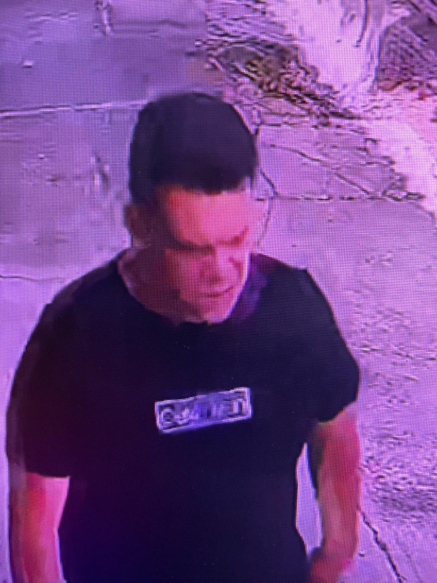 VecinosSM43's tweet photo. 2 ladrones entraron ayer Abril 6 pleno dia a las 4 pm a casa en Ave del https://t.co/iyuwBxT80E 43 Robaron y salieron. Este camino hacia el Oxxo. El otro camino hacia Ave Kabah. Alguien lo conoce? @SSP_QuintanaRoo @PoliciadeCancun https://t.co/B39um1bioL
