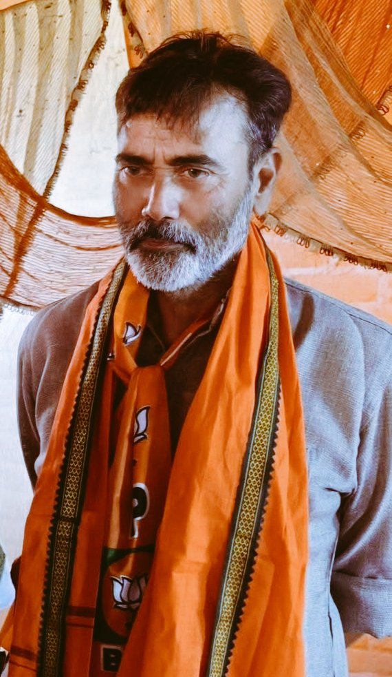 manoj98747's tweet photo. @journosaurav @anantvijay @23pradeepsingh चुनाव भले ही असम,तमिलनाडू,केरलम प.बंगाल और पुंडूचेरी मे हो रहे है, लेकिन सरकार तो बिहार मे भी बदलेगी। विचित्र बात यह है की नीतिश जी की ही पार्टी सब किए कराये पर पानी फेरकर,  निशांत के प्रोजेक्शन में जूट गई है।जैसे यह सियाशत नही विरासत हो https://t.co/cS60eDJKSN