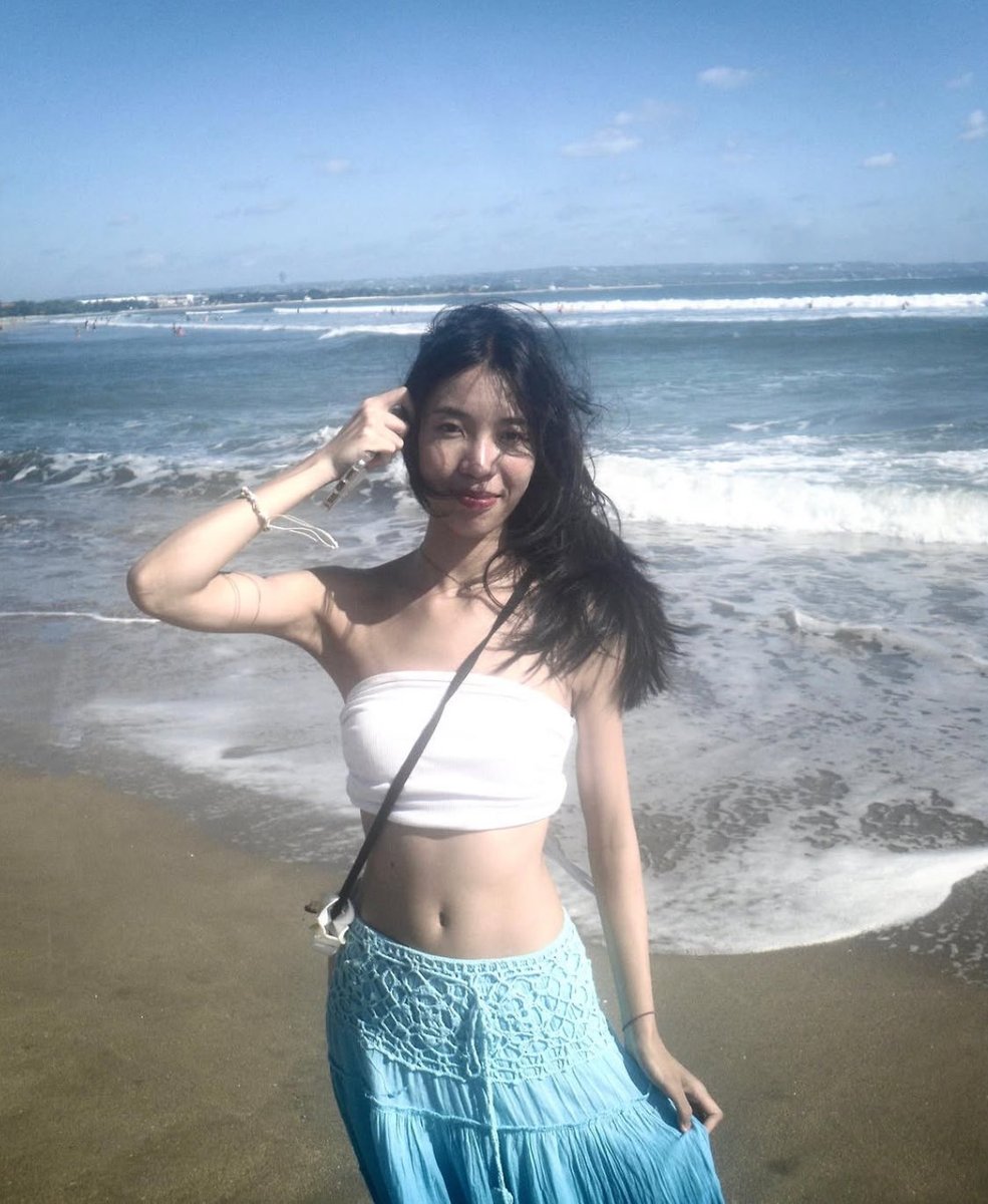 sg midriffs tweet media