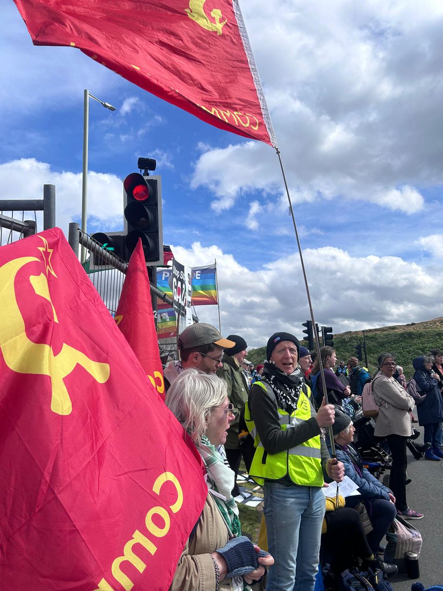 cpsuffolk's tweet photo. COMMUNIST PARTY SEND SOLIDARITY TO LAKENHEATH PROTESTORS FOLLOWING ARRESTS

The Communist Party of Britain sends total solidarity to protesters at RAF Lakenheath airbase, which is hosting US Air Forces that are complicit in war crimes against civilians in Palestine, Iran...
(1/5) https://t.co/Cw8nVC9Tnv