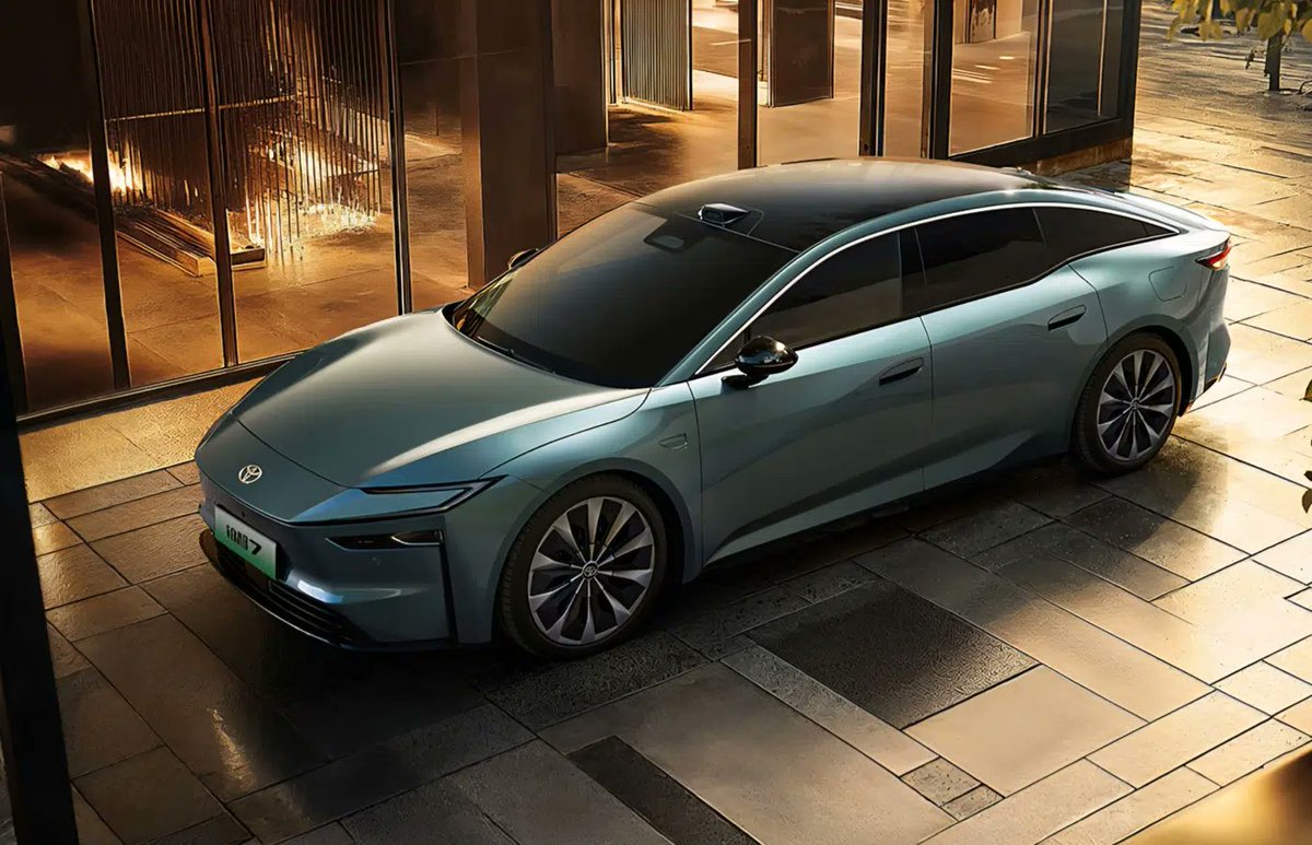 murattosunMSE's tweet image. TOYOTA BAŞLADI 👍
1 saatte 3100 sipariş.
Çin'de GAC-Toyota ortaklığıyla üretilen bz7 kapışıldı. 
22 bin dolar başlangıç fiyatı açıklandı. 710 km'ye kadar CLTC menzili var.
.
Haber, reklam. #Toyota #Toyotabz7 #GacToyota