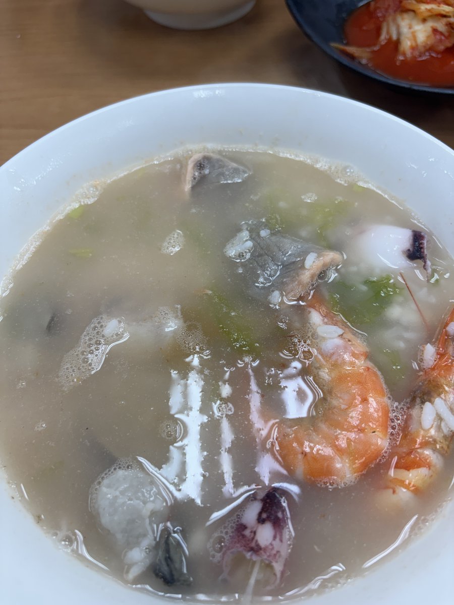 台湾の高雄飯、「出汁」の文化すぎる！一切油を感じない海鮮の出汁、肉の旨味、こんなあっさり味のものを毎日食べていたら「健康」になってしまうのでは！！？？という焦りすら感じた