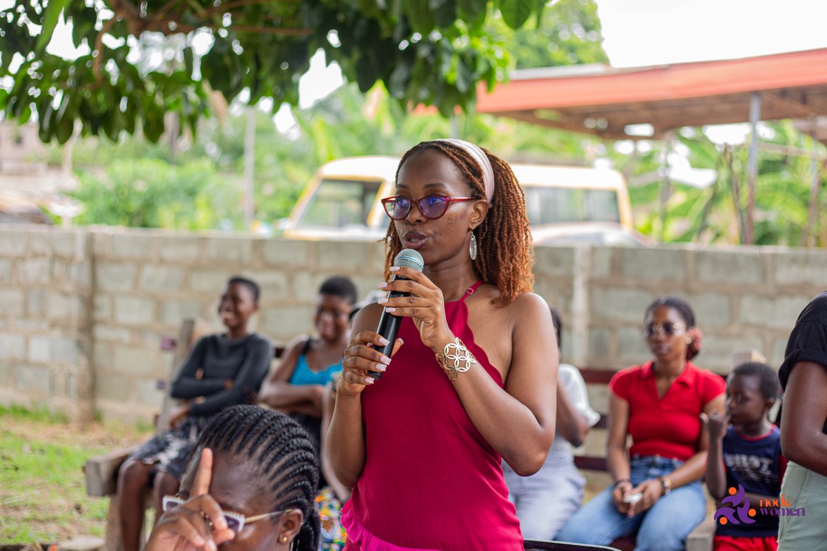 NodeEight's tweet image. Our #GiveToGain Sharing Circle with @nodewomengh was more than a workshop; it helped us grow together.

From bead making and shoe production to soap making and content creation, our women didn't just teach; they exchanged value. 

1/3