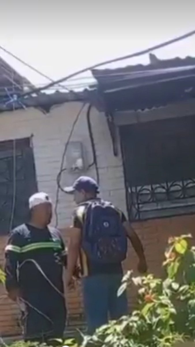 PANDILLERO DE LA 18R ES CAPTURADO TRAS INTIMIDAR A EMPLEADO DE TELEFONÍA EN APOPA

Como Christian Kelvin Elías Rojas, de 32 años de edad, pandillero de la 18R, fue identificado este sujeto denunciado en redes sociales luego de intimidar a un empleado de una empresa de telefonía.