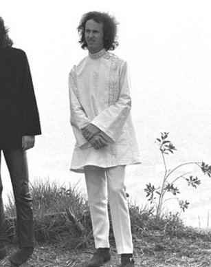 ray ੯·̀͡⬮ tweet media