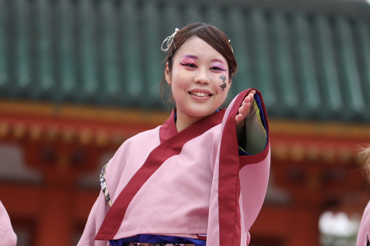 flower_melody38's tweet photo. 京都さくらよさこい 2026
京炎そでふれ！華羅紅 さん
『祷麗(イノリ)』

神宮道スペシャルステージ

#華羅紅
#さくよさ https://t.co/Dn1zct60Yi