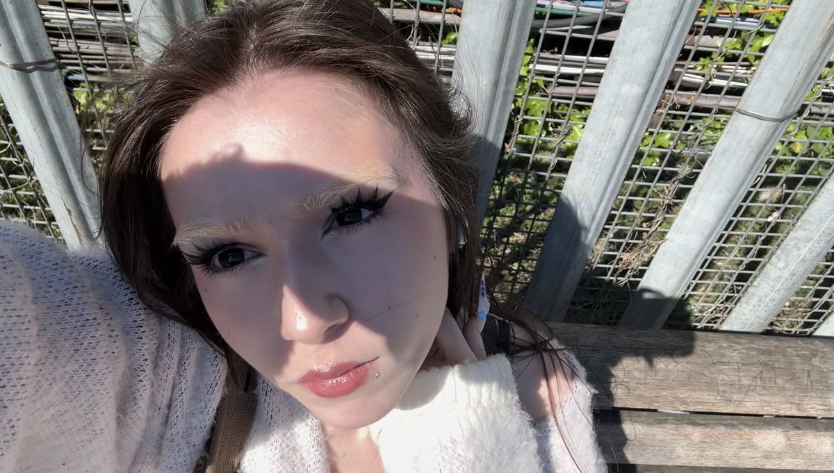 gospelrot's tweet image. just went to my first ever private GP appointment. in other news i have also decided to register with the tory party. #classtraitor