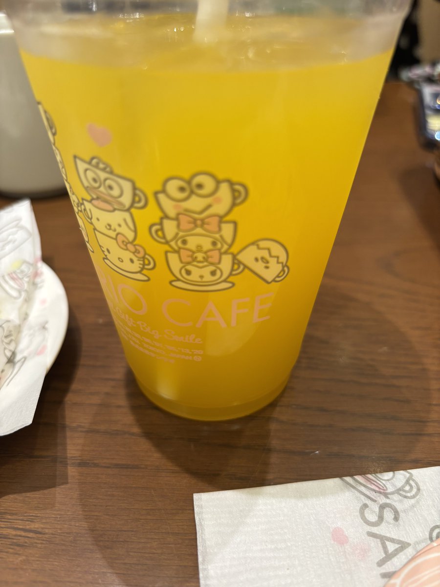 hengiri's tweet photo. 最近またサンリオ熱がすごい。今日はフォロワーさんと一緒にサンリオカフェにも行ってきた！可愛い世界。 https://t.co/uQSE32EjK9
