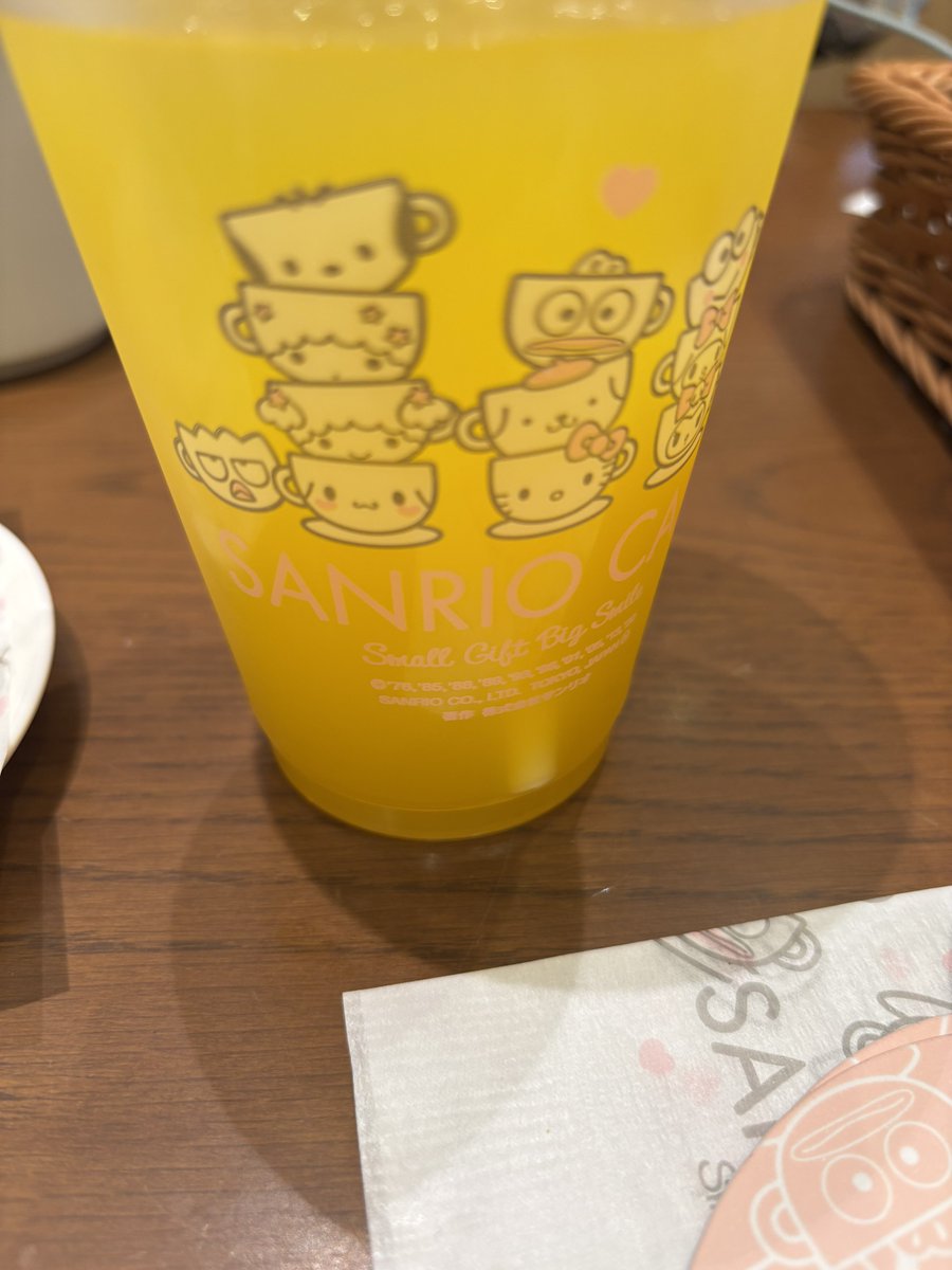 hengiri's tweet photo. 最近またサンリオ熱がすごい。今日はフォロワーさんと一緒にサンリオカフェにも行ってきた！可愛い世界。 https://t.co/uQSE32EjK9