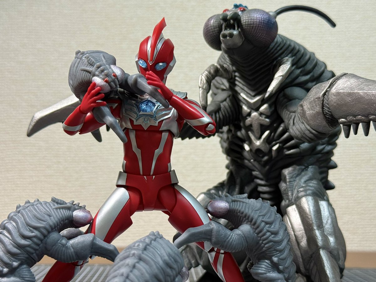 ウルトラ怪獣DX × ムービーモンスターシリーズ ヴァグセクト(大型)を 