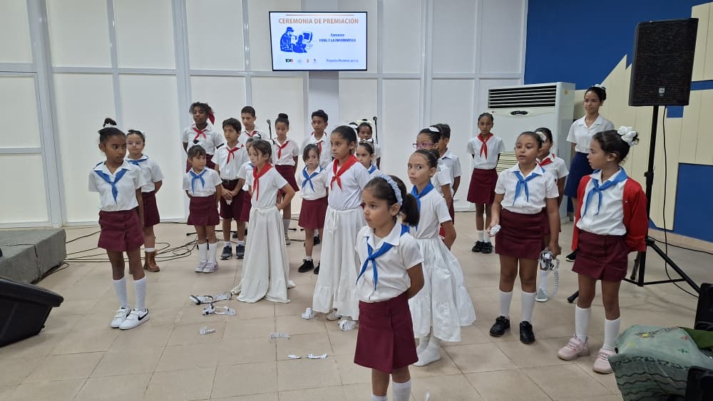 WalterBG_MES's tweet photo. Emotiva mañana en la @universidad_uci, en el cierre y premiación del concurso "Fidel y la Informática", con los niños del proyecto https://t.co/OSJU8uFifp.
El legado de #FidelPorSiempre para forjar el futuro de #Cuba. 
Esta es la #UniversidadCubana
#100AñosConFidel #UnidosXCuba https://t.co/IHuK9UPQKx