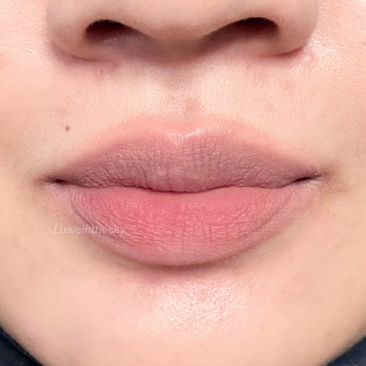 Lusieinthesky's tweet photo. base ombre lips yg nude beige ginituh must have sumpahh... cocok dipakein inner apapun mau deep berry, peachy atau reddish💓✨ https://t.co/q7cqtvMOv3