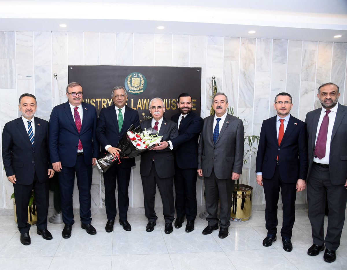 ministry_law's tweet photo. A Turkish delegation, led by President of the Constitutional Court of the Republic of Türkiye Kadir Özkaya, called on Federal Minister for Law &amp; Justice and Human Rights, Senator Azam Nazeer Tarar, during their official visit to Islamabad. https://t.co/K7QFPgoi4i