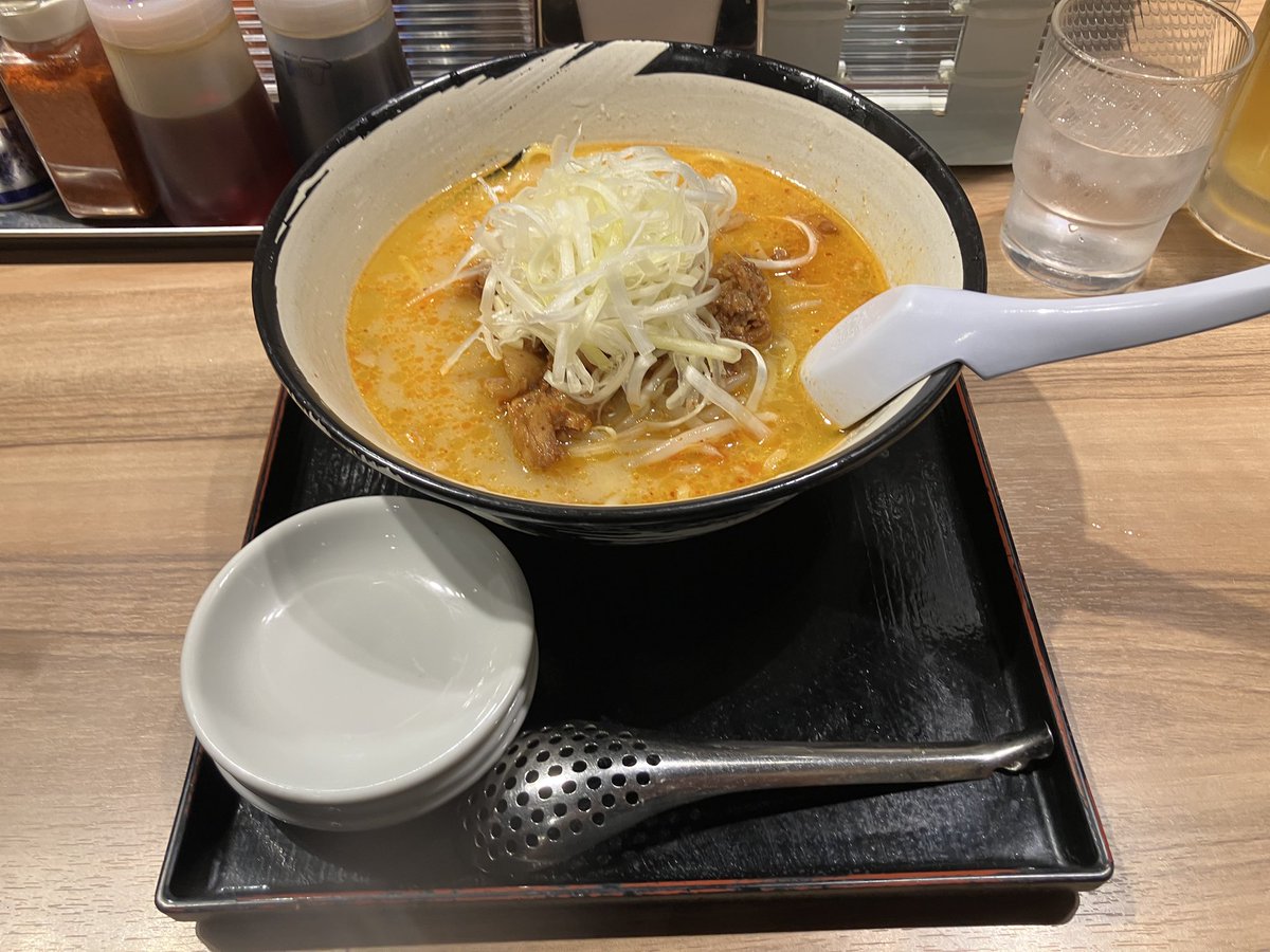 hide_tact's tweet photo. 最終日はルタオと味噌ラーメン（2日ぶり）でフィニッシュでした🤣
味噌ラーメンも店によって味わい全く違うので色々行くの楽しみです😋 https://t.co/DihjqSf30o