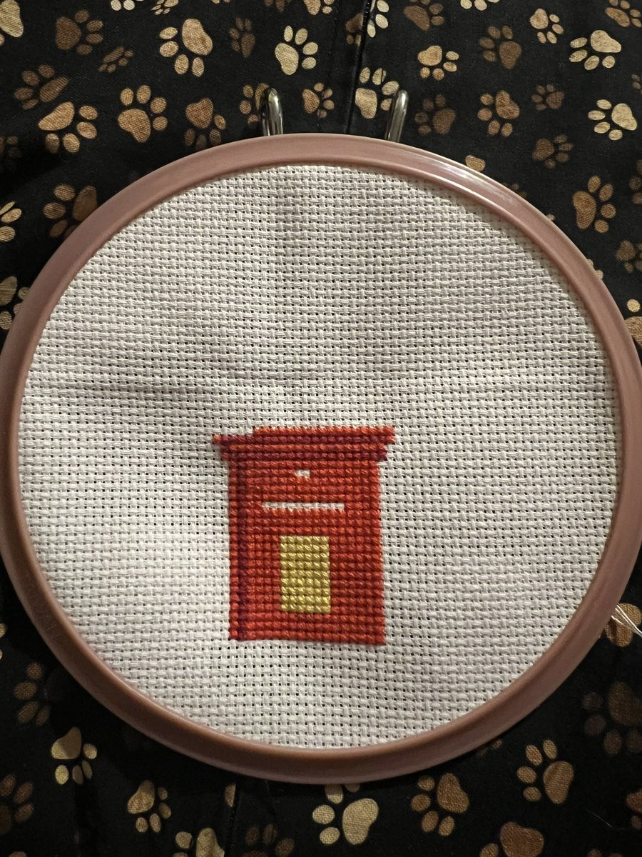 MadeFromChaos's tweet photo. 88/365.  A little bit more done on this cross stitch. https://t.co/tUlryPylm6