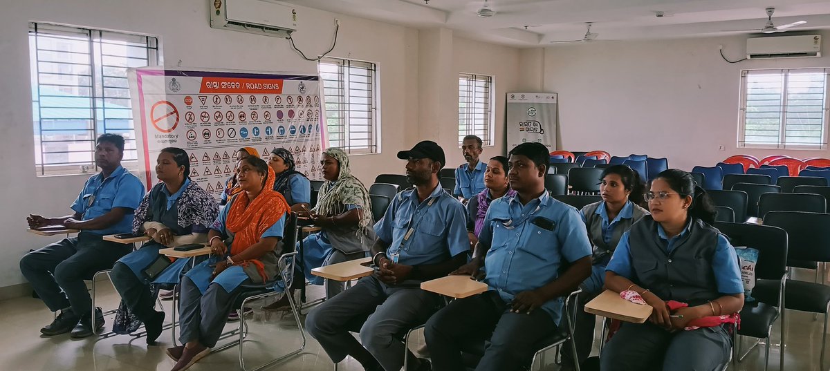 CRUT_BBSR's tweet image. Crew training on Safe Driving Habits &amp;amp; Fire Safety was conducted at Patrapada Depot.

Empowering our crew with essential skills to ensure safer journeys and quick response during emergencies.
#SafeTravel #FireSafety #AmaBus 

@IPR_Odisha @HUDDeptOdisha @dr_kcmahapatra
