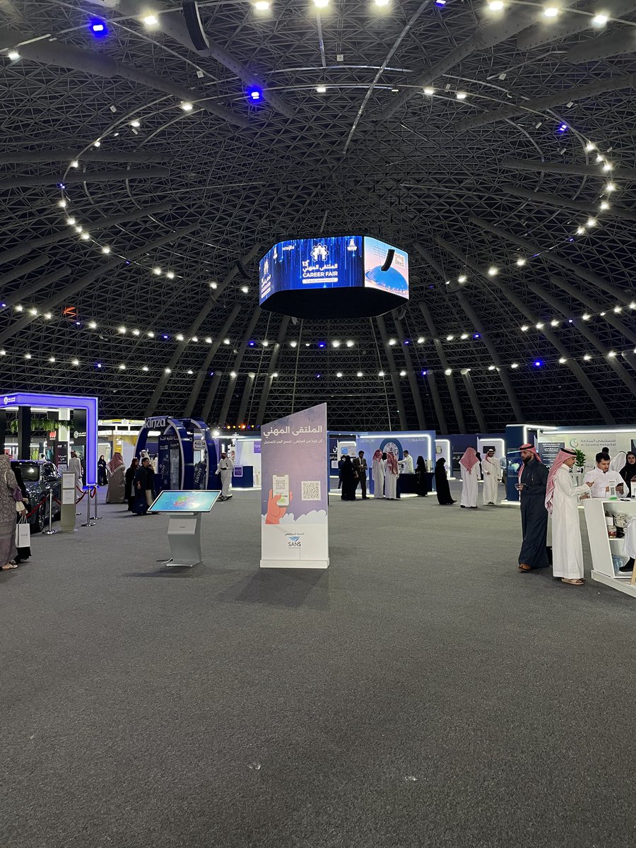 يتم ضمان الوظيفة ✅

بس التخرج مطولها...