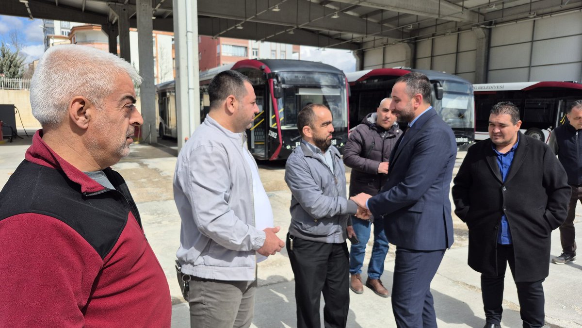 hizmetiselazig's tweet photo. Ayrıca bugün bir araya geldiğimiz EBUAŞ Genel Müdürü Vedat Görgöz ile birlikte atılan bu ilk adımın, güçlü kazanımların başlangıcı olacağına inanıyoruz.

Emek varsa biz varız!
Birlik varsa güç var!

EBUAŞ’ta artık sendika var, güvence var, gelecek var! https://t.co/P7pyMK1x2X