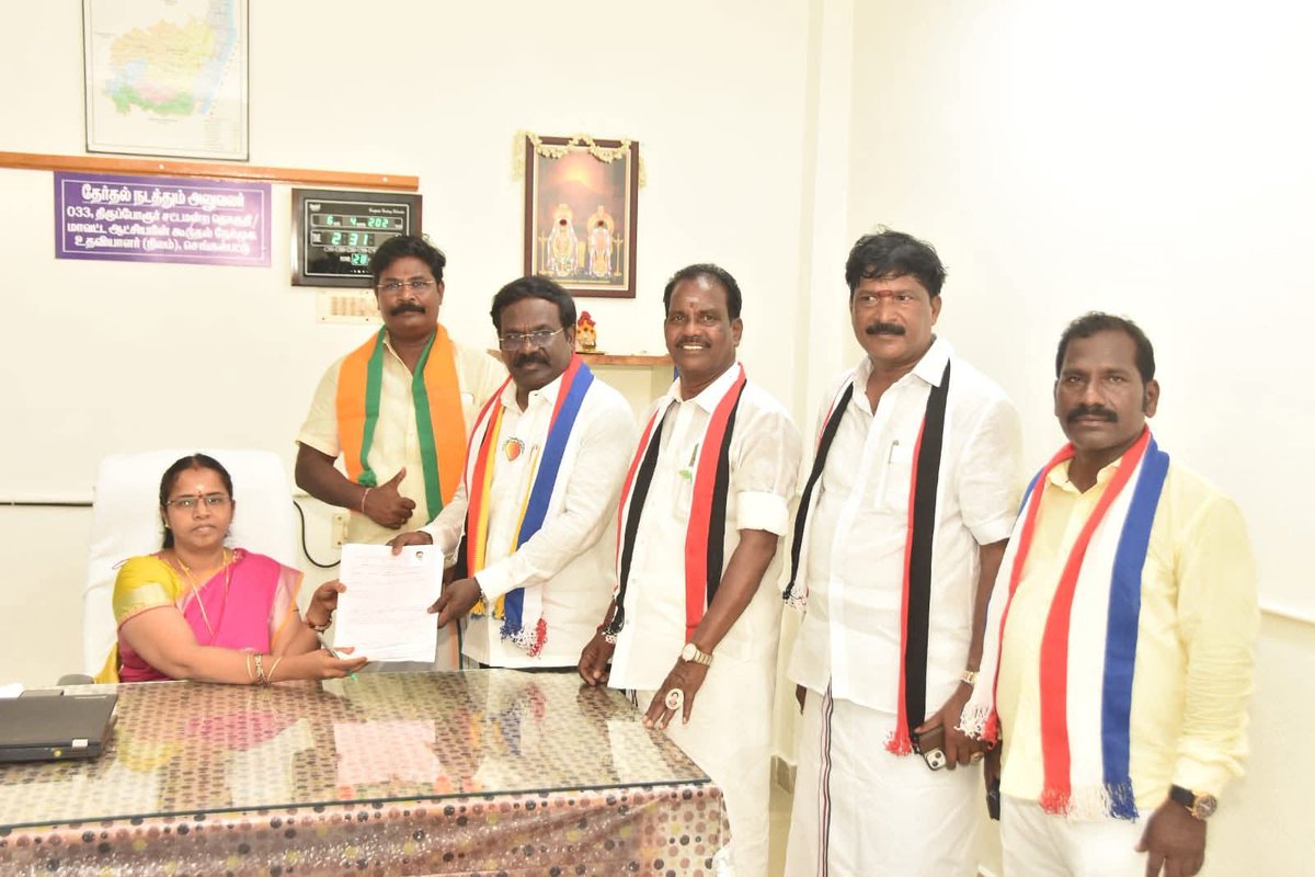 VipVeeraOfcl's tweet image. நேற்று தேசிய ஜனநாயகக் கூட்டணி சார்பில் திருப்போரூர் சட்டமன்ற தொகுதியில் போட்டியிடும் பாமக வேட்பாளர் வழக்கறிஞர் @PMKAdvocateBalu அவர்கள் வேட்புமனு தாக்கல் செய்தபோது 💐💐💐💐#Vote4PMK #NDA  #NDAalliance #VoteForBalu #VoteForMango