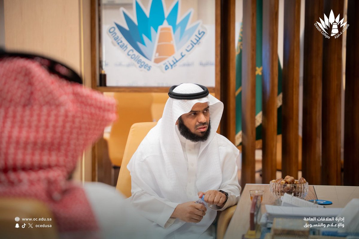 في إطار حرص كليات عنيزة على تعزيز دورها المجتمعي . 
وقع سعادة رئيس مجلس الأمناء الدكتور عبدالله بن صالح الشتيوي اليوم اتفاقية تعاون مع جمعية حياة لمكافحة المخدرات والتدخين ، حيث تهدف الاتفاقية إلى تعزيز التعاون المشترك من خلال تقديم البرامج العلمية والتوعية المجتمعية.