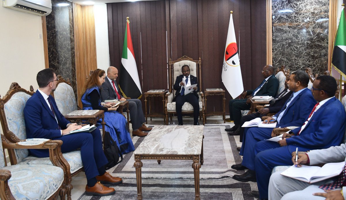 ICRC_Sudan's tweet image. In #Khartoum, our head of delegation @DanGOmalley met yesterday with Sudan's Minister of Justice Abdullah Daraf. 
Talks focused on strengthening #IHL cooperation, support to Sudan's National IHL Committee, missing persons, and Sudan's engagement in the Global Initiative on IHL.