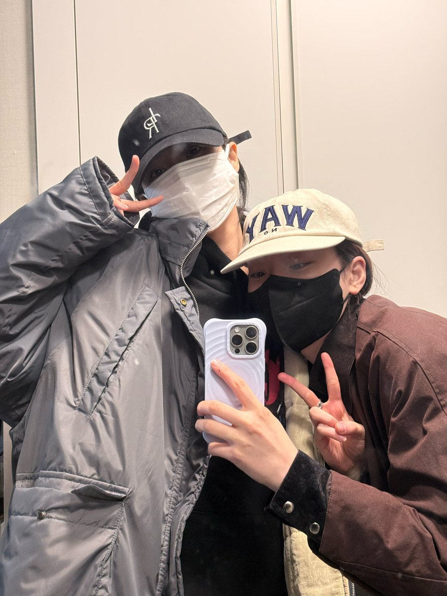 신비가 모종의 이유로 소식이 없으면 은서가 데리고 나가서 소식을 알려준다는 이야기가 있다... 내가 참 조아하는 이야기다...
