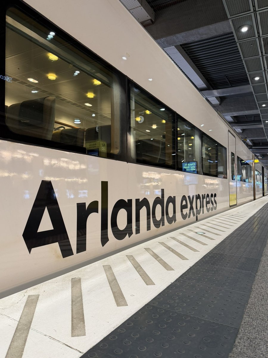 izzothy_'s tweet photo. And now it’s time… the start of the return with an Arlanda Express up to the Airport! https://t.co/fxsve5i6Og