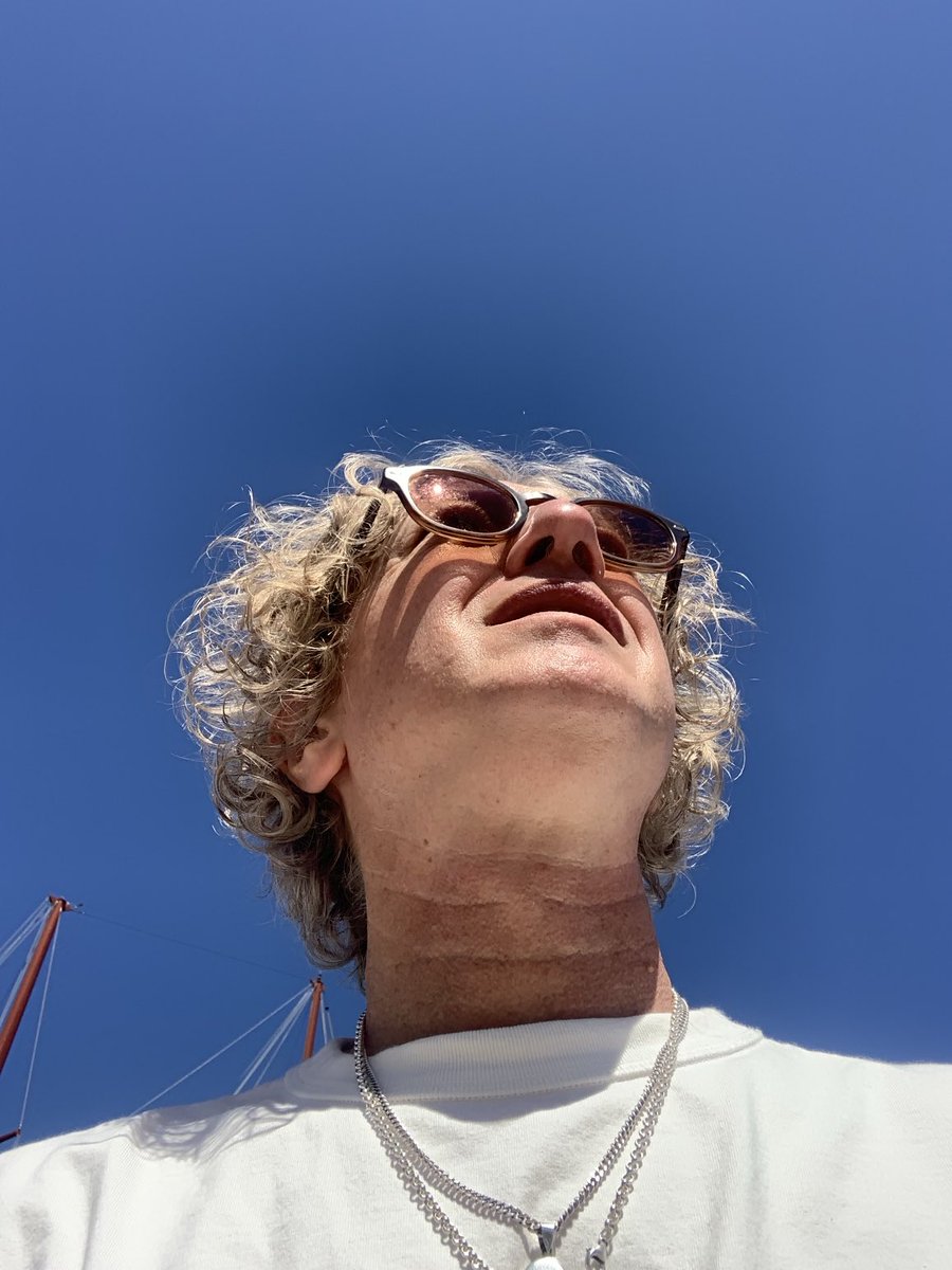 johnpowerla's tweet photo. Looking up at the archangel Michael 
Love &amp; Peace 🇬🇷 
Jp https://t.co/wANSO0o1jC