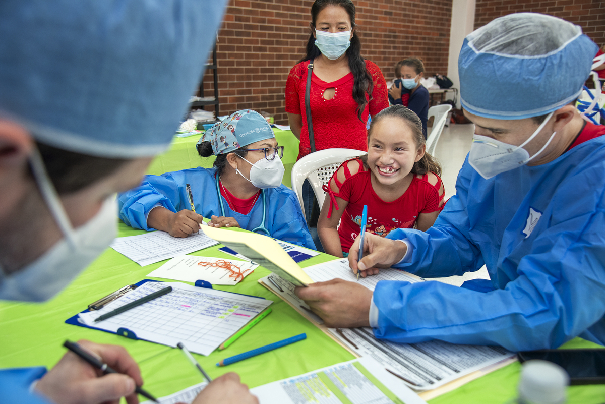 Operation Smile tweet media